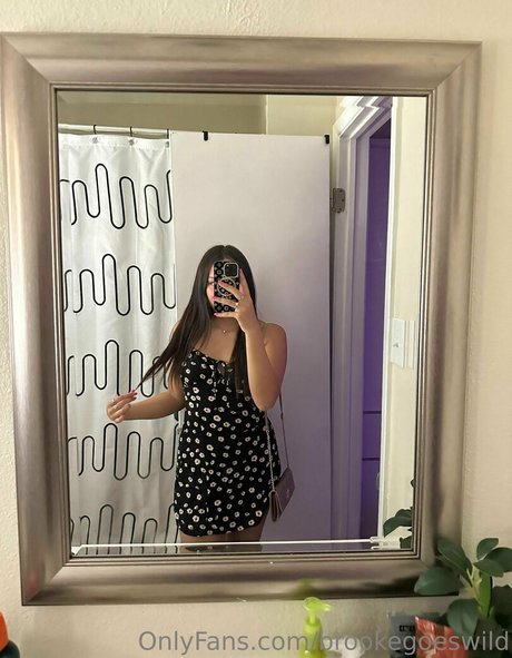 brookegoeswild bonita modelo archivo