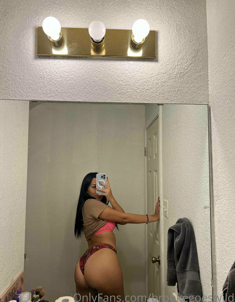 brookegoeswild estrella del arte foto