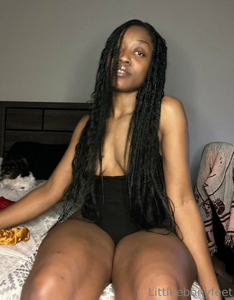 littleebonyfeet modèle parfait image