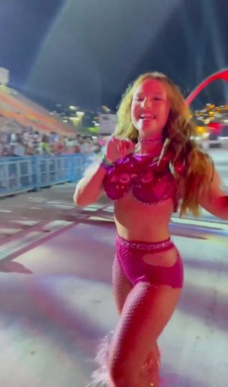 Larissa Manoela étoile adulte des photos