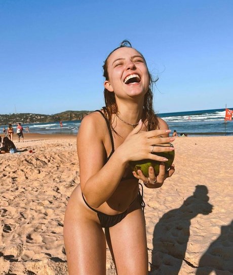 Larissa Manoela estrella erótica galerías