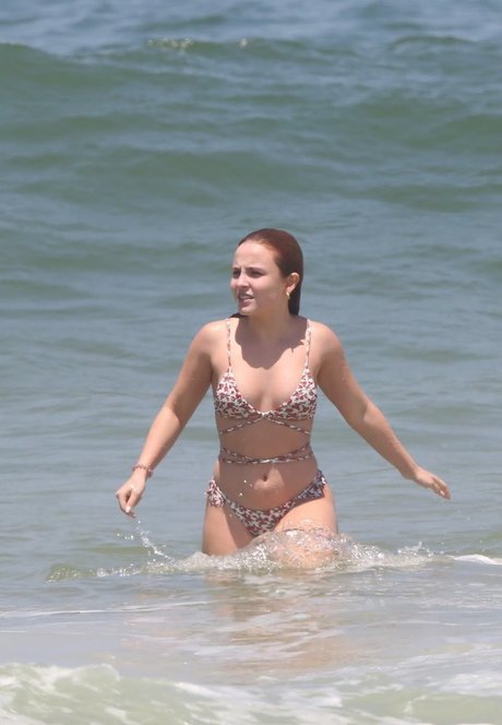 Larissa Manoela modelo archivo