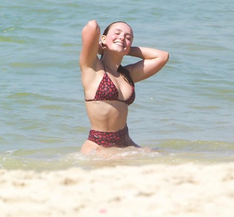 Larissa Manoela nus étoiles images