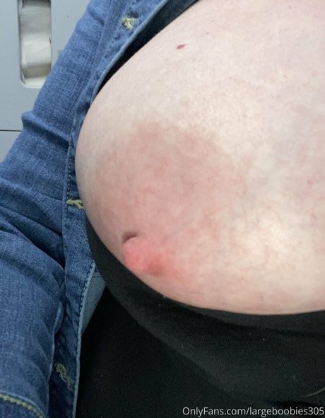 largeboobies305 modelo de alta definición imagen