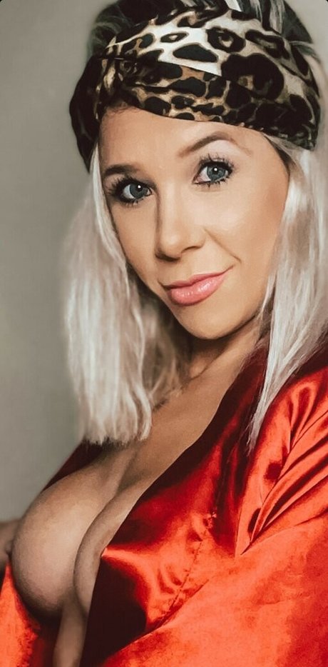 Megan Potthast haut de star du porno des photos