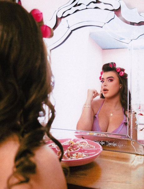Kalani Hilliker bonita estrella foto