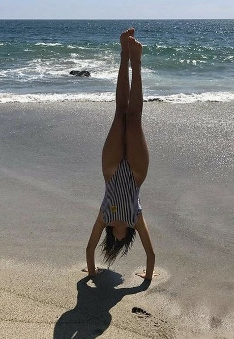 Isabela Merced modelo superior recopilación