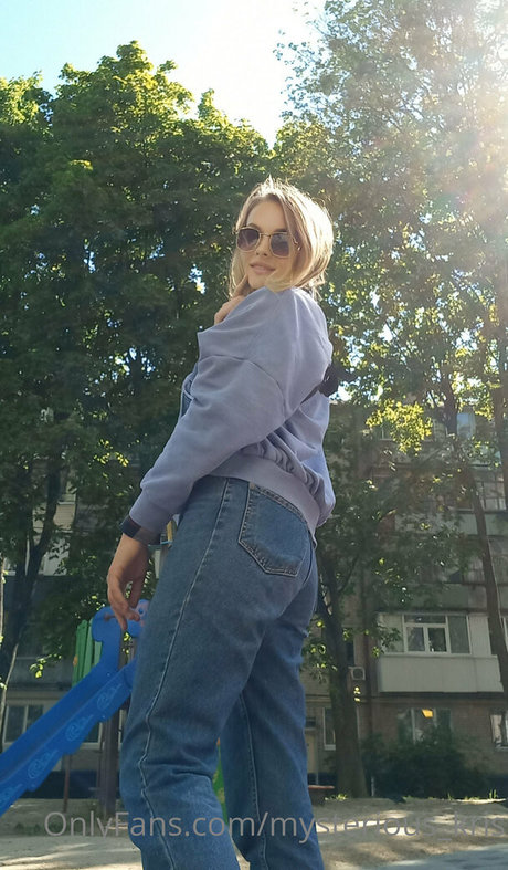 mysterious kris modelo xxx galería