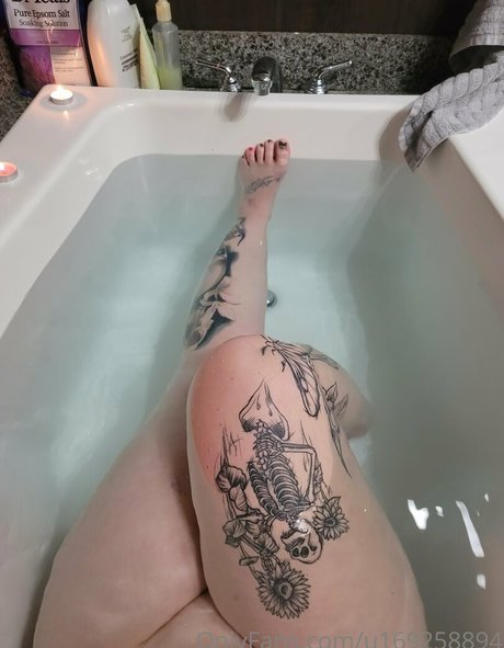 bigbootymandyj1981 pretty pornstar pic