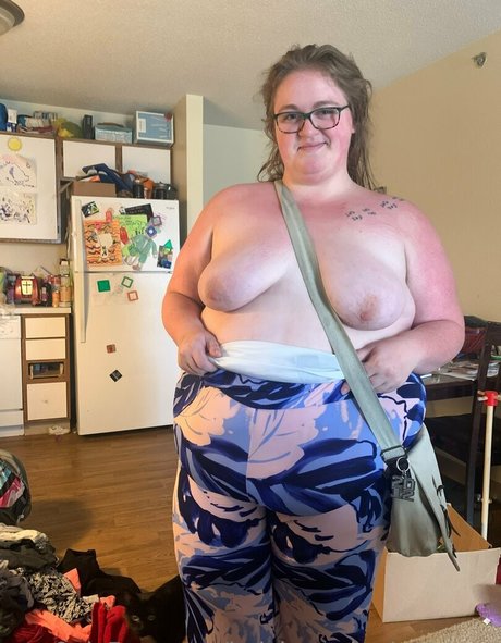 ladykeepsherlegsopen nude model pic