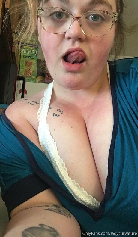 ladykeepsherlegsopen best model pic