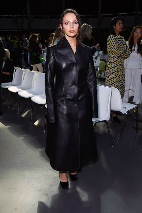 Dafne Keen modelo exclusivo galería