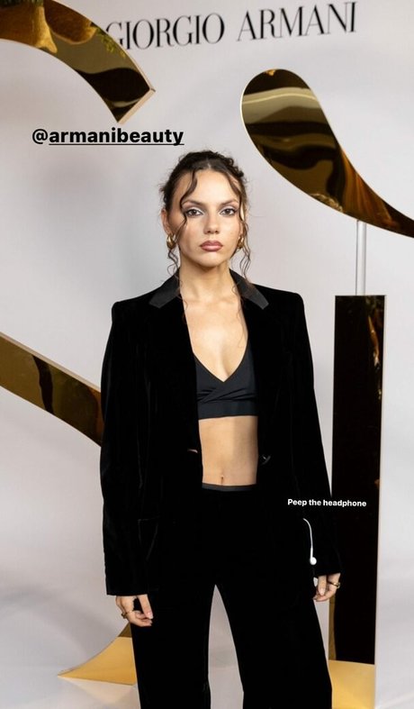 Dafne Keen étoile nue collection