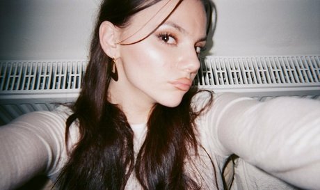 Dafne Keen star exclusive img