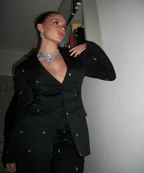 Dafne Keen étoile chaude archive