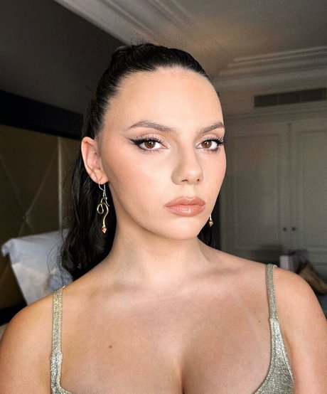 Dafne Keen modelo adulto galería