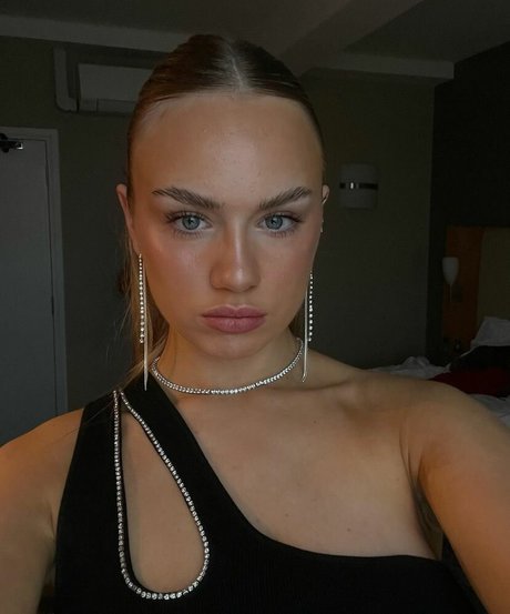 Gabriella Davies pornstar nice img
