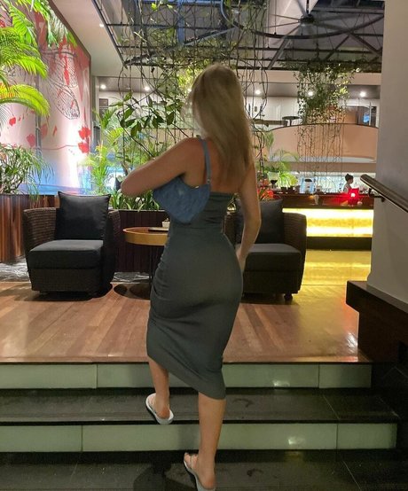 Gabriella Davies estrella de alta calidad foto