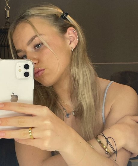 Gabriella Davies modèle érotique image