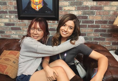 LilyPichu bonita estrella porno galería