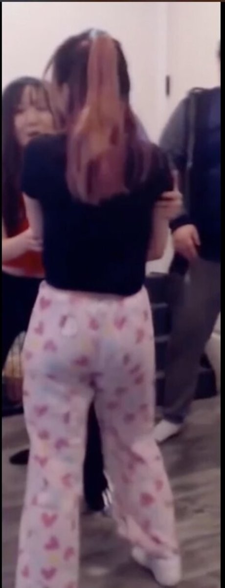 LilyPichu star du porno adulte archive