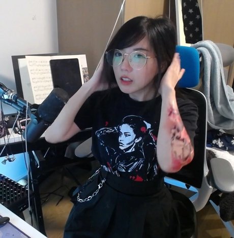 LilyPichu estrella porno adulto imágenes
