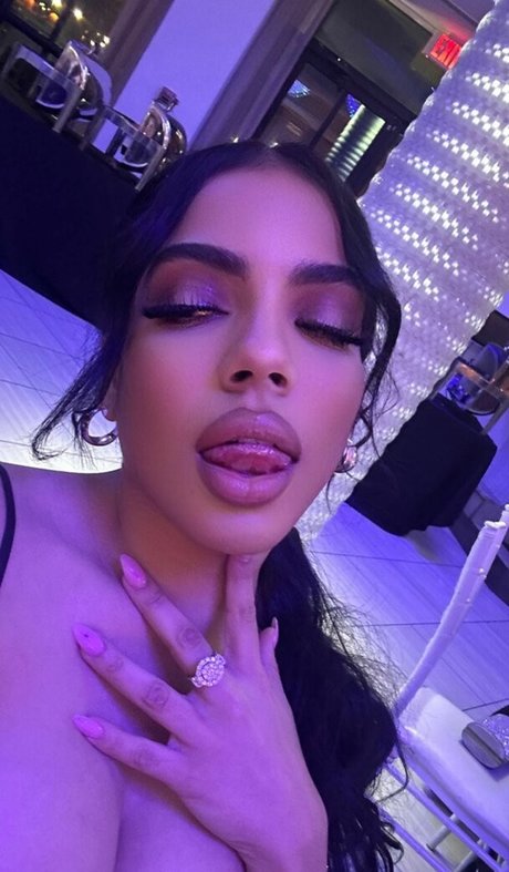 E dot actrice adulte image