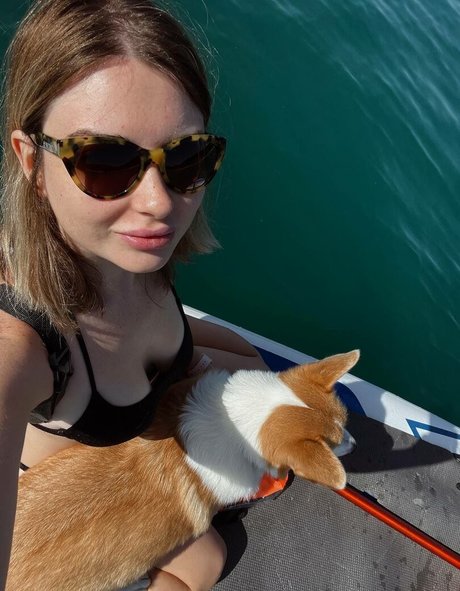 Arina Berdnikova modèle hd des photos