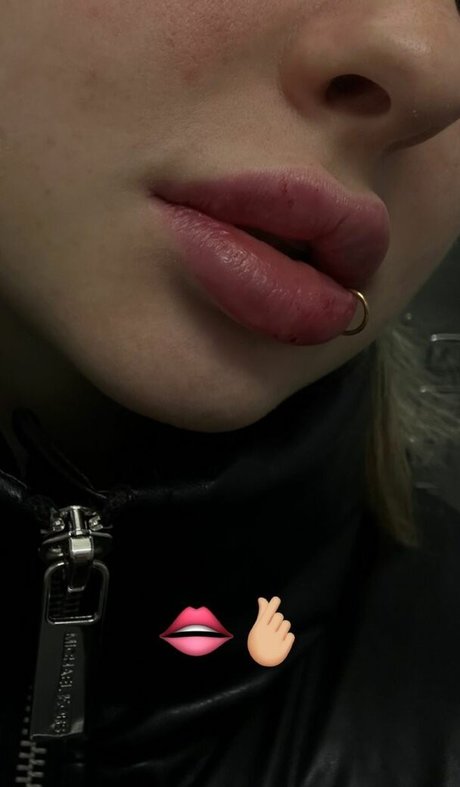 Arina Berdnikova modèle nu photos