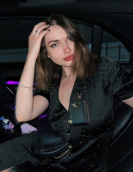 Arina Berdnikova actrice sexy image