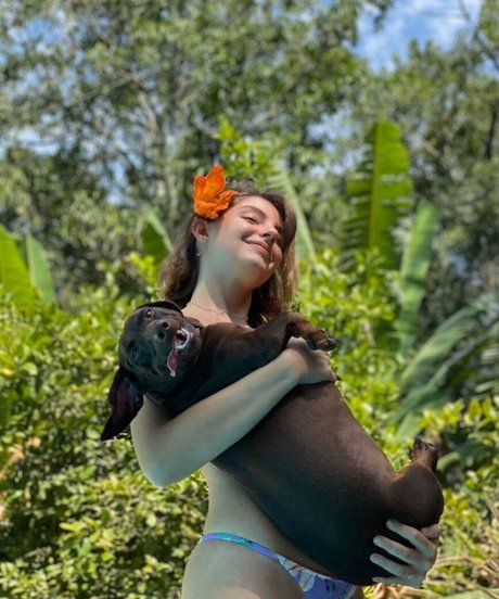 Triz Pariz star érotique des photos