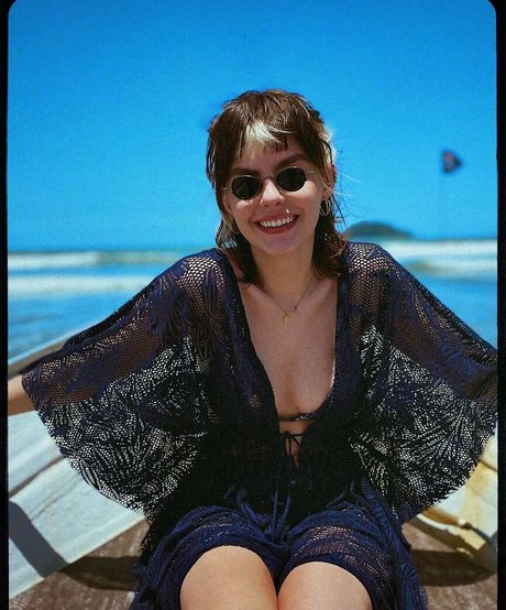 Triz Pariz modelo desnudos galería