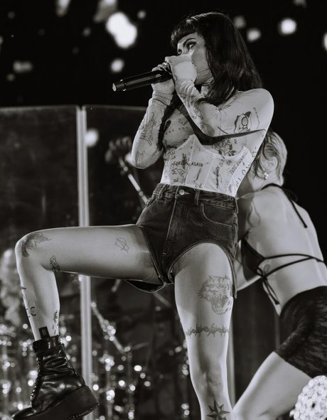 Apostoleanu modelo adulto foto