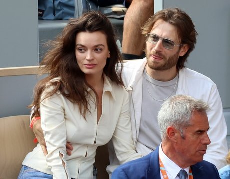 Emma Mackey star du porno en haute qualité img