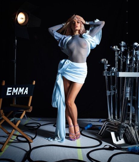 Emma Mackey libre de estrellas recopilación