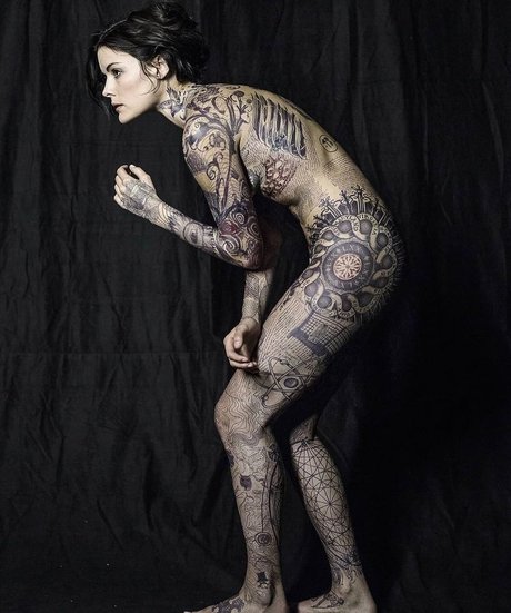 Jaimie Alexander art star galleries