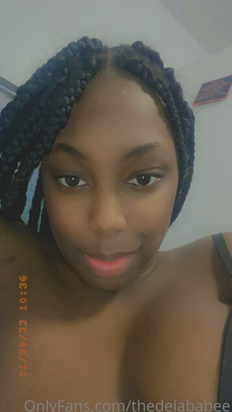 thedejababee estrella desnuda imágenes