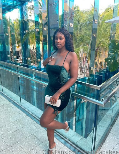 thedejababee modèle exclusif images