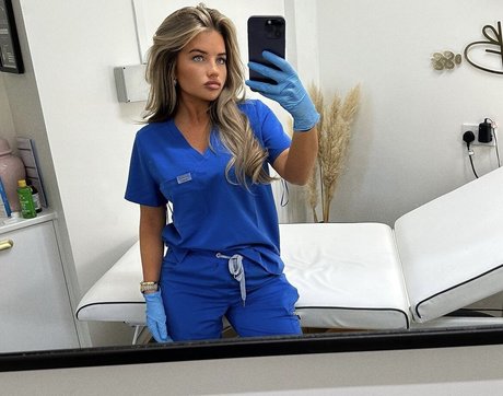 Mia Woodhall modelo exclusivo imágenes