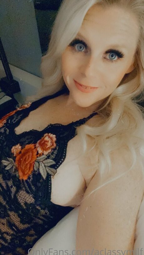 aclassymilf model pic