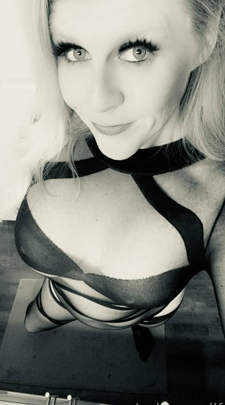 aclassymilf nudes star image