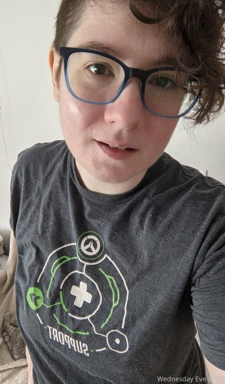 wednesdayeve actrice chaude galeries