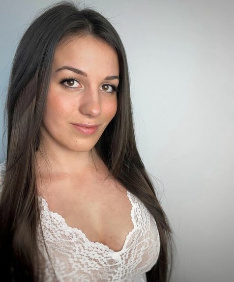 Tolna Megye star du porno de haute qualité image