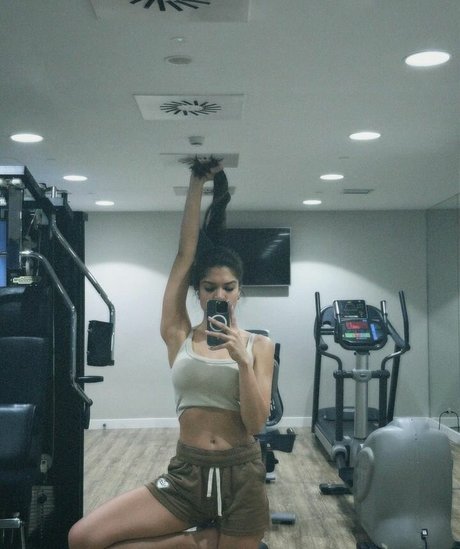 Alessandra Sironi star du porno adulte des photos