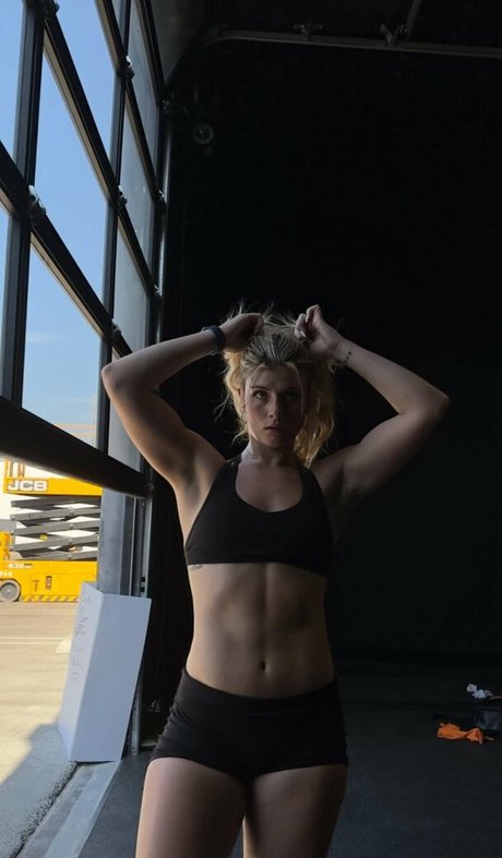 Faith Ordway bonita estrella imagen