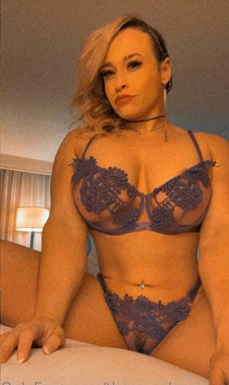 Jordynne Grace buen modelo imagen