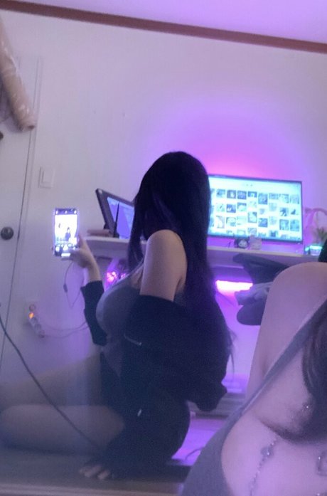 yurasweb modèle xxx des photos