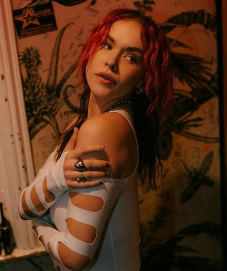 Taylor Upsahl modèle sexy des photos