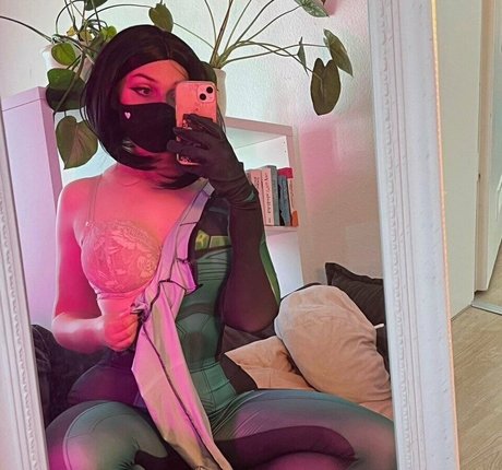 Aurelia Baker star pornographique img