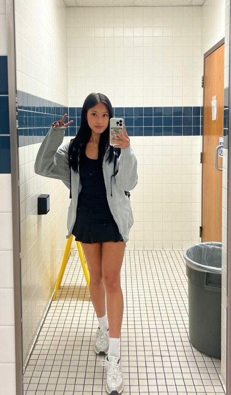 Gabby hua actrice de nus img